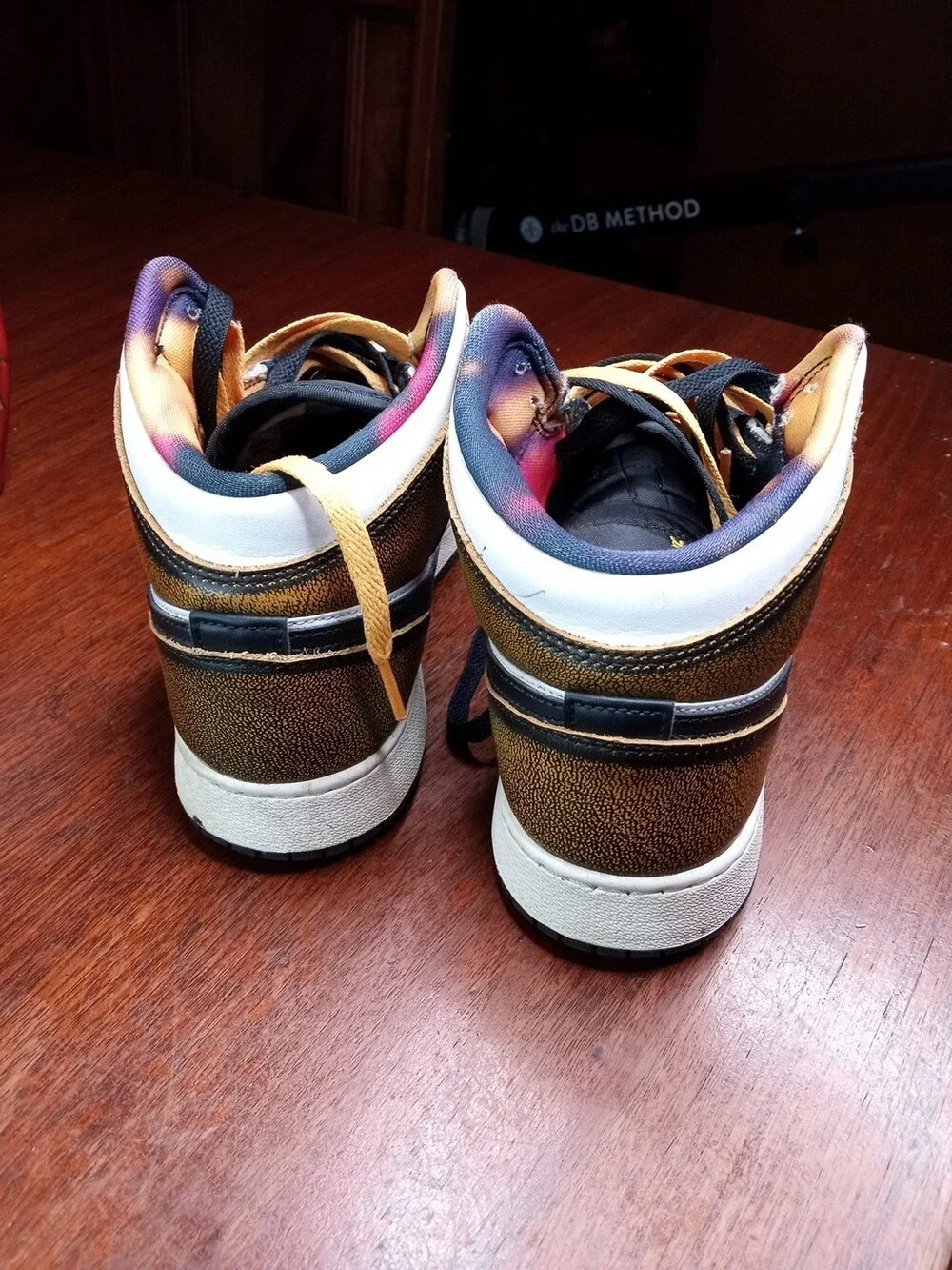 Nike Air Jordan 1 Mid SE Orange Wear Away GS DQ8418-071 Size 7Y Shoes